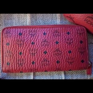 ❤️MCM Red Textured Leather Wallet